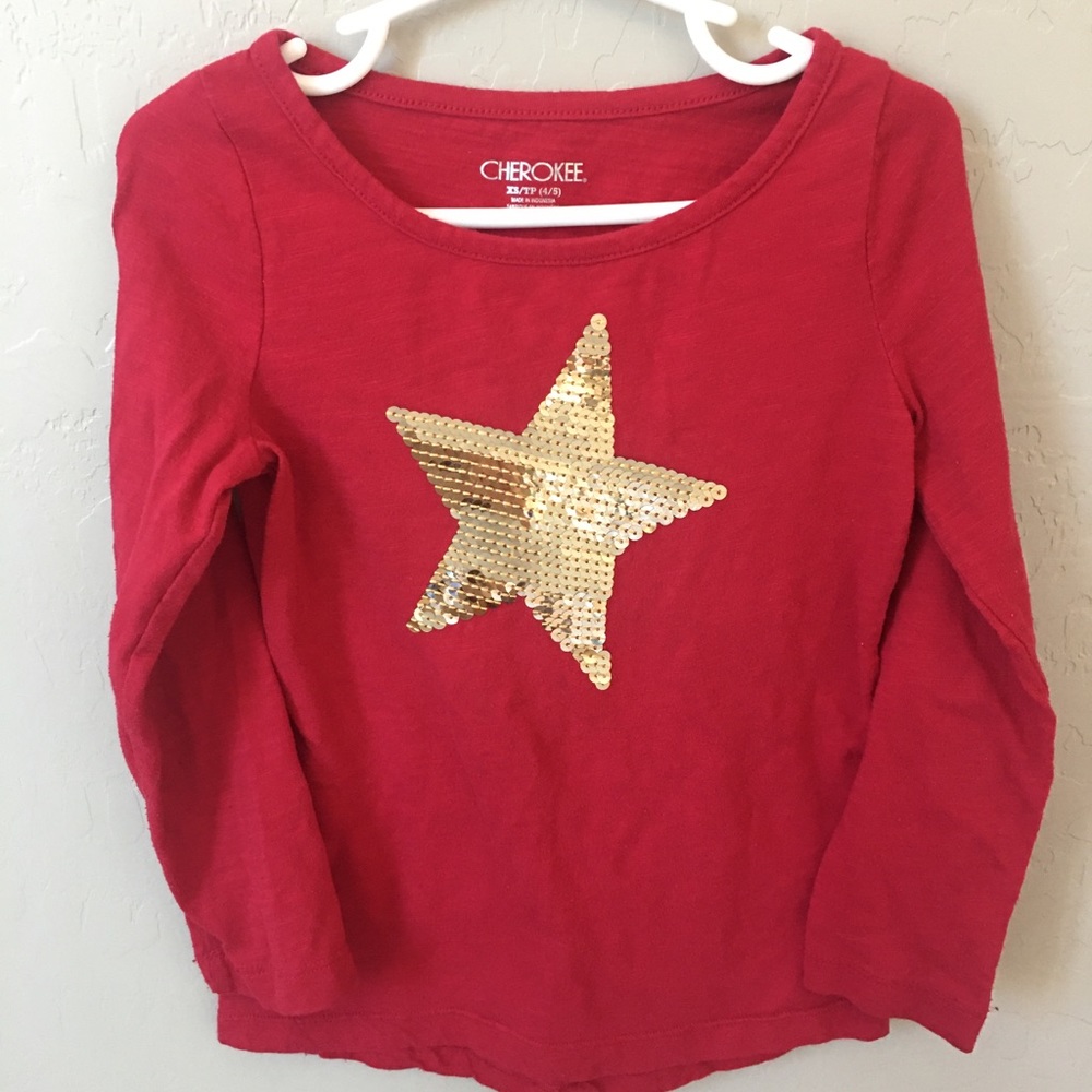 Long sleeve top.
